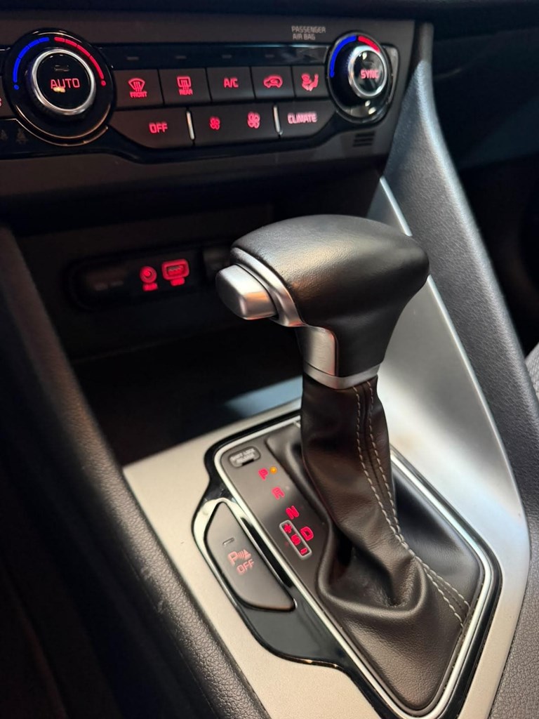 Foto 20 KIA NIRO HÍBRIDO 141 CV · AUTOMÁTICO · 2018