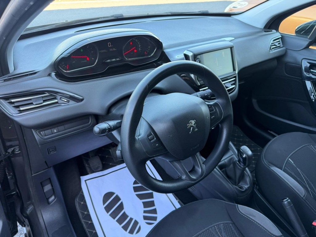 Foto 10 PEUGEOT 208 1.4 HDi ACTIVE 68 CV – 2013