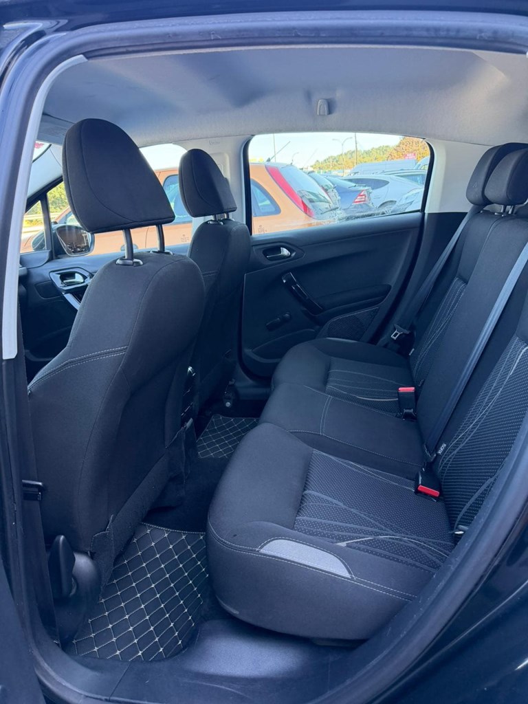 Foto 11 PEUGEOT 208 1.4 HDi ACTIVE 68 CV – 2013