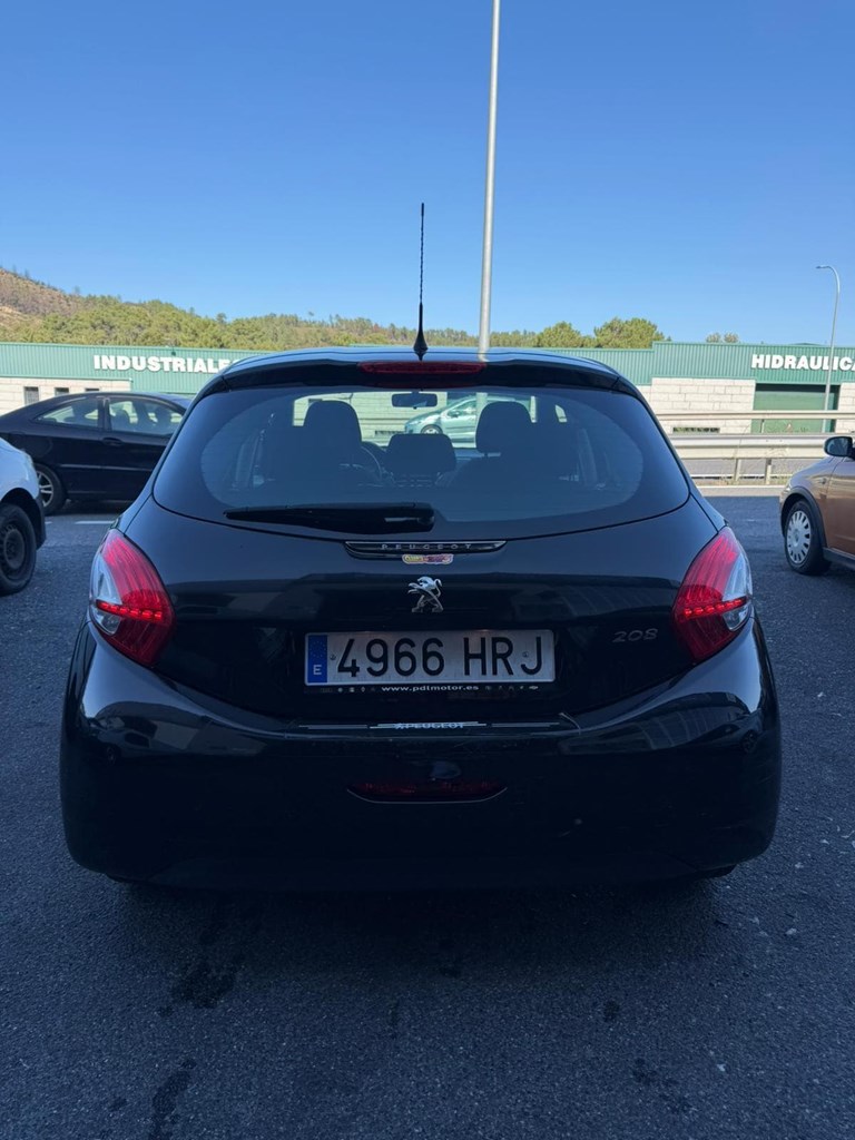 Foto 12 PEUGEOT 208 1.4 HDi ACTIVE 68 CV – 2013