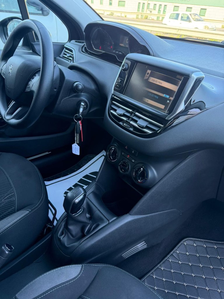 Foto 13 PEUGEOT 208 1.4 HDi ACTIVE 68 CV – 2013