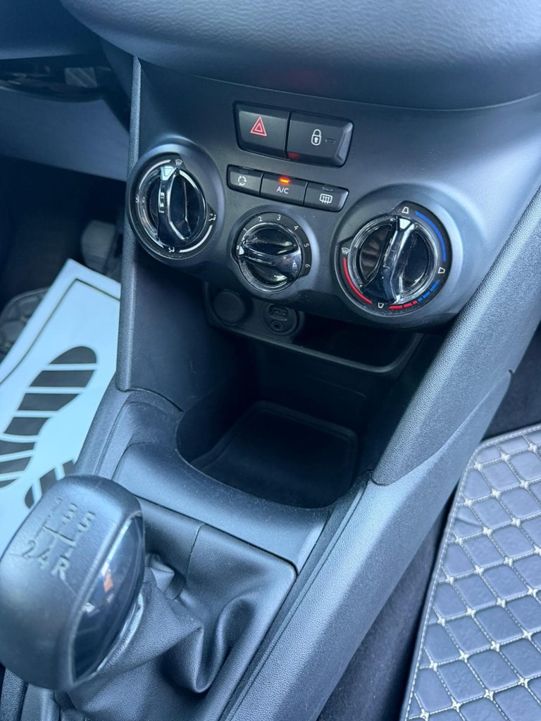 Foto 15 PEUGEOT 208 1.4 HDi ACTIVE 68 CV – 2013