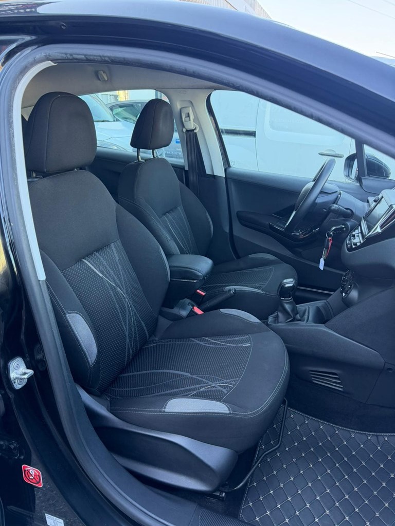 Foto 17 PEUGEOT 208 1.4 HDi ACTIVE 68 CV – 2013