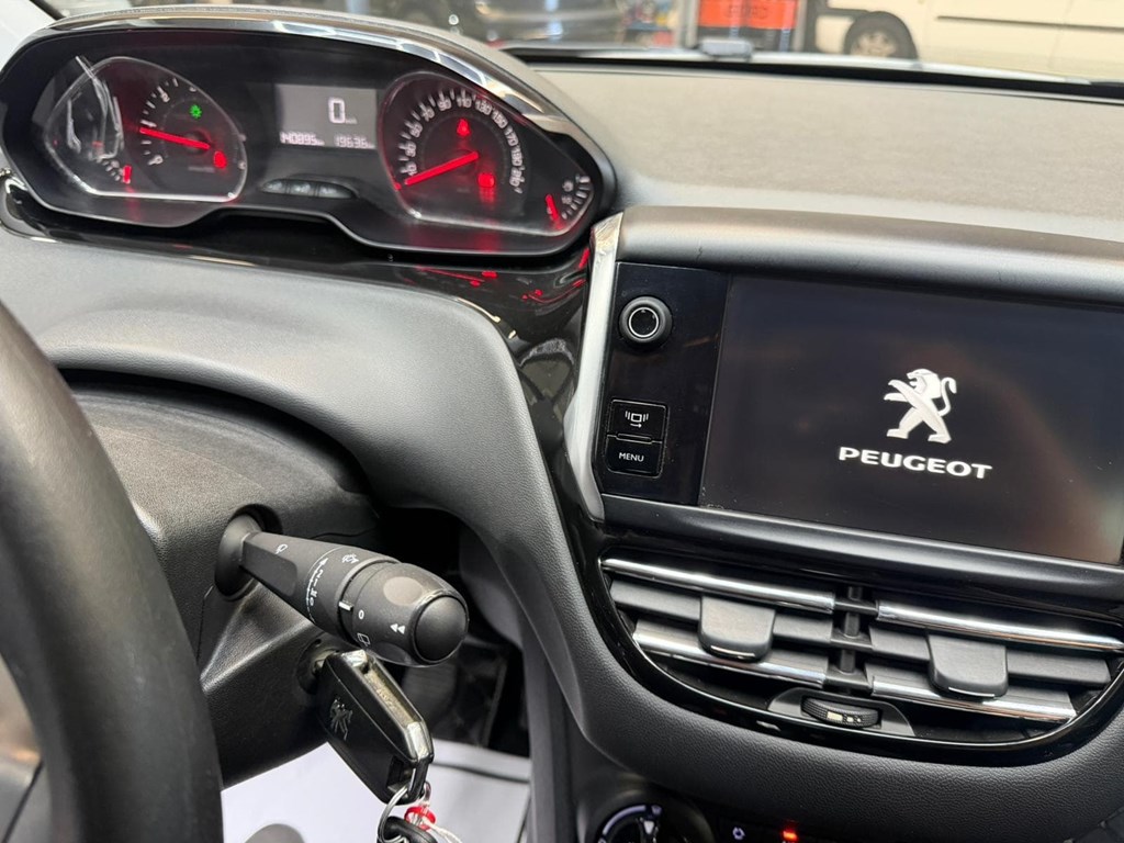 Foto 18 PEUGEOT 208 1.4 HDi ACTIVE 68 CV – 2013