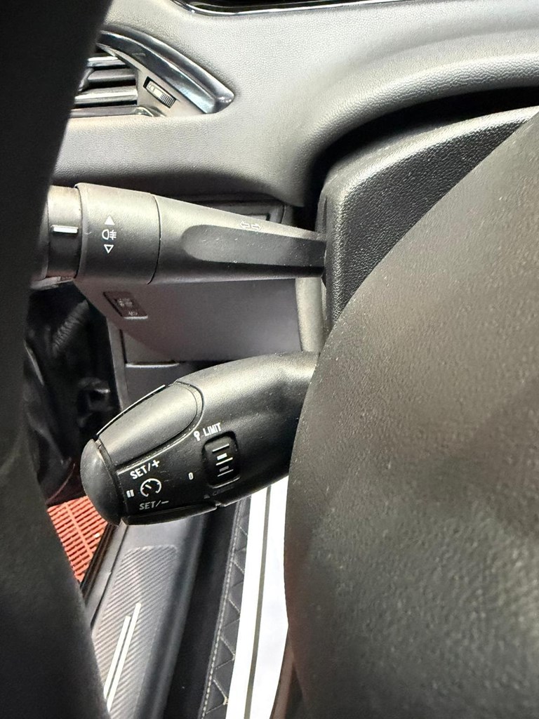 Foto 20 PEUGEOT 208 1.4 HDi ACTIVE 68 CV – 2013