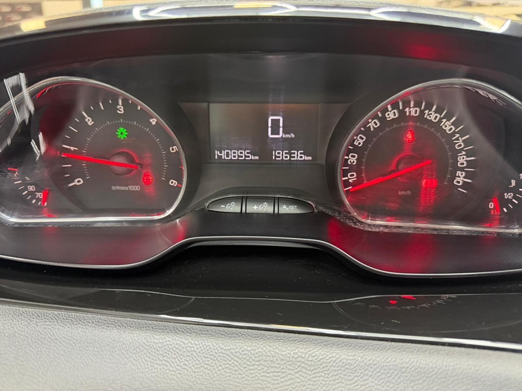 Foto 22 PEUGEOT 208 1.4 HDi ACTIVE 68 CV – 2013