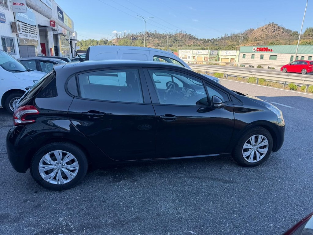 Foto 4 PEUGEOT 208 1.4 HDi ACTIVE 68 CV – 2013