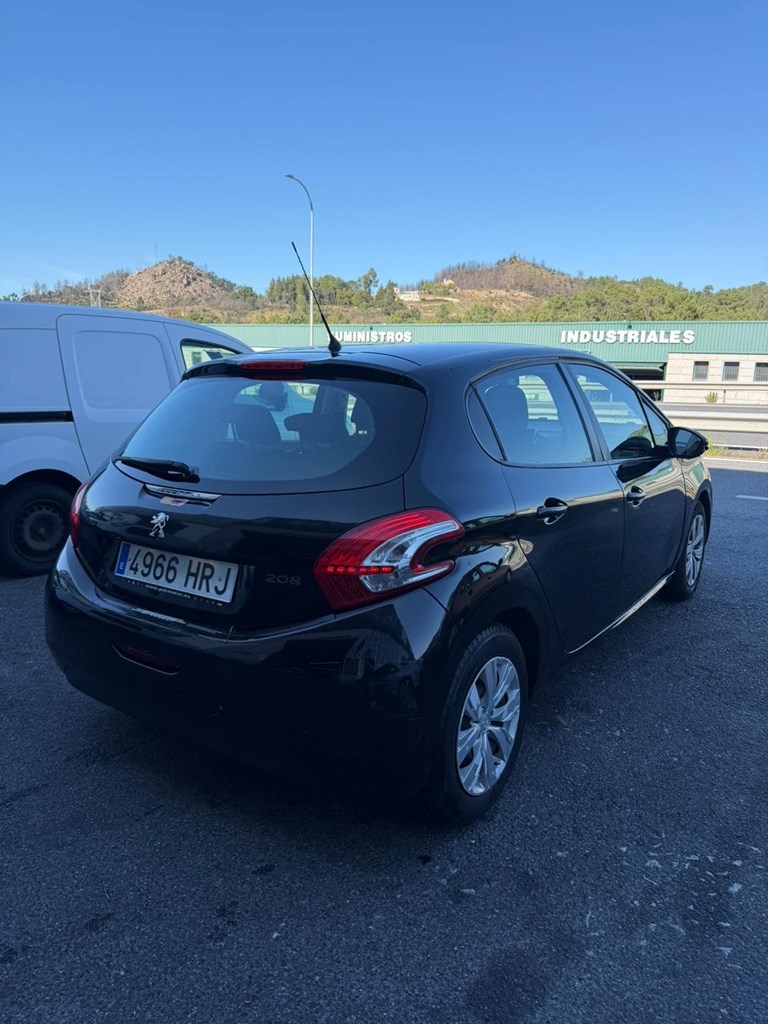 Foto 5 PEUGEOT 208 1.4 HDi ACTIVE 68 CV – 2013