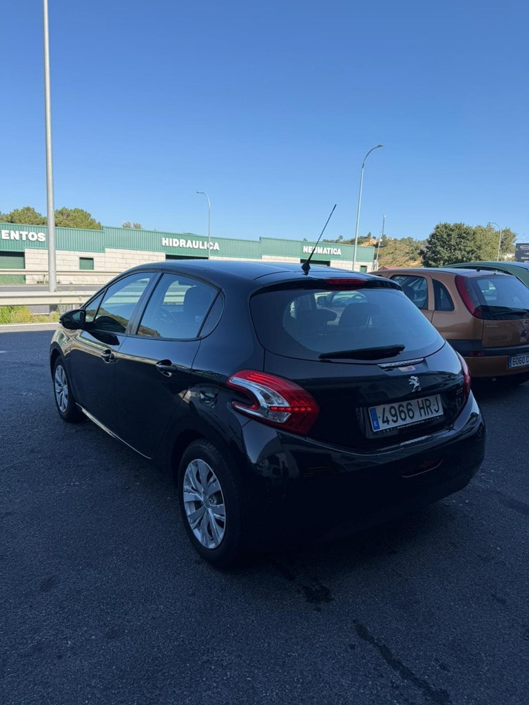 Foto 7 PEUGEOT 208 1.4 HDi ACTIVE 68 CV – 2013