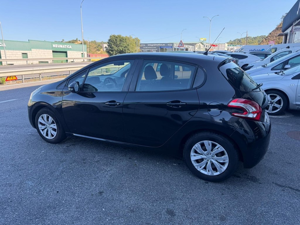 Foto 8 PEUGEOT 208 1.4 HDi ACTIVE 68 CV – 2013
