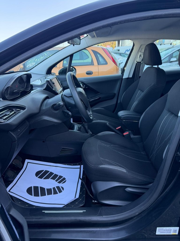 Foto 9 PEUGEOT 208 1.4 HDi ACTIVE 68 CV – 2013