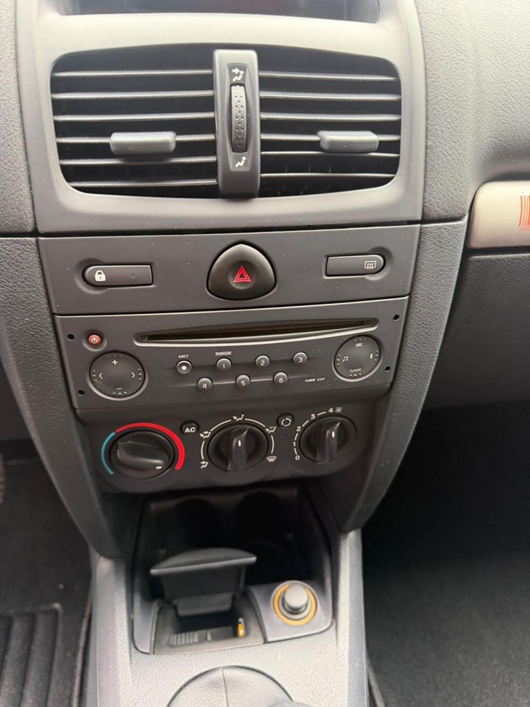 Foto 13 RENAUL CLIO 1.5 DCI