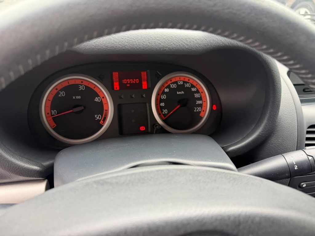 Foto 16 RENAUL CLIO 1.5 DCI